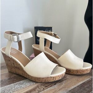 NWOB Leather Beige Cork wedge Franco Sarto Medina Sandal size 8.5